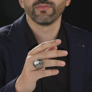 Siyah Kakma Taşlı Yüzük