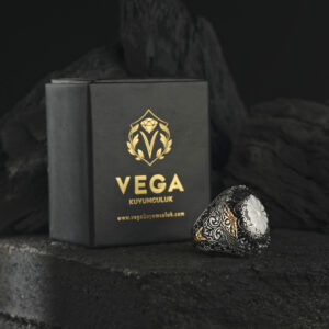 Siyah Kakma Taşlı Yüzük