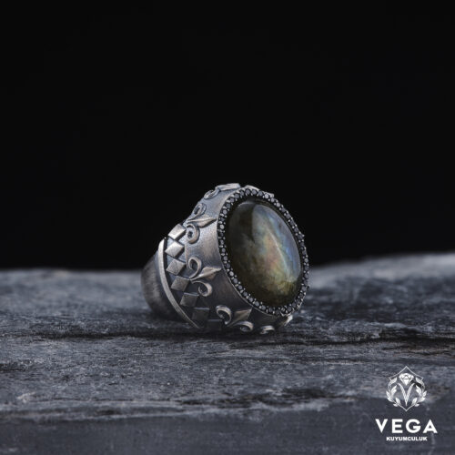 VEGA-HAZIRAN-20239522-copy.jpg Labrodit Taşlı Yüzük