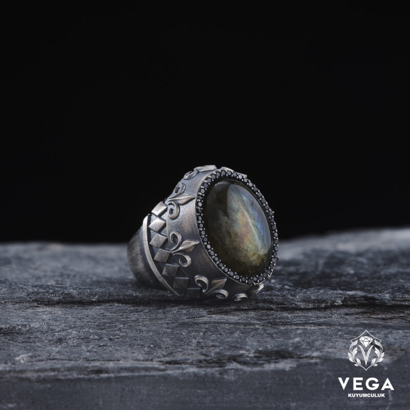 Labrodit Taşlı Yüzük