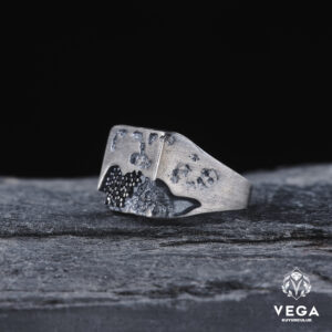 Taşlı Duvar Desenli Gümüş Yüzük