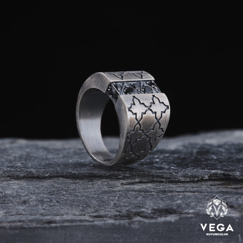 Zirkon Taşlı Gümüş Yüzük