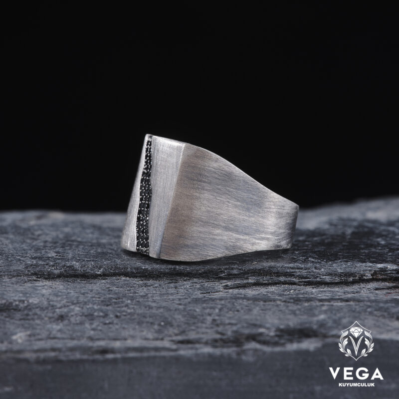 Zirkon Taşlı Gümüş Yüzük