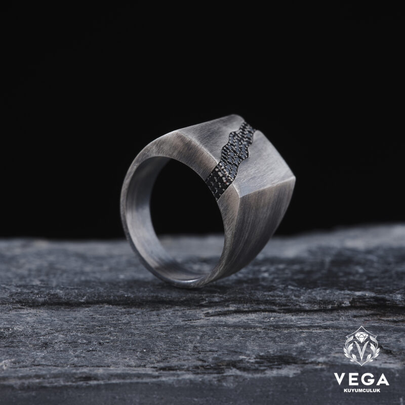 Zirkon Taşlı Gümüş Yüzük