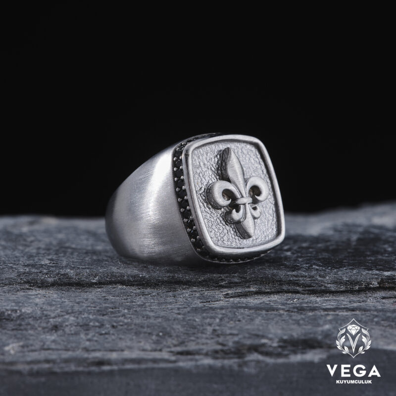 VEGA-HAZIRAN-20239592-copy.jpg Kare Zirkon Taşlı Gümüş Yüzük