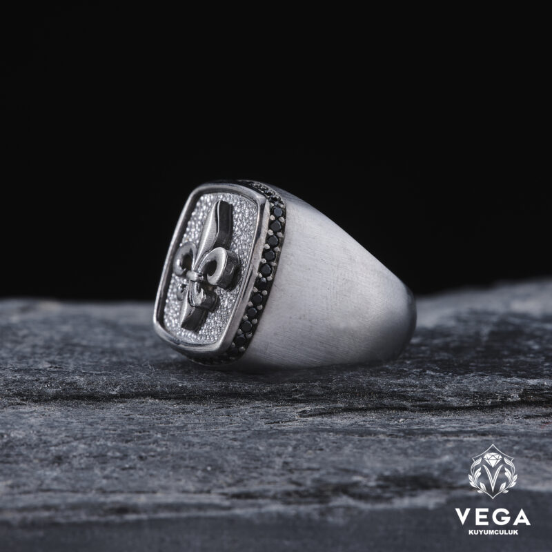 VEGA-HAZIRAN-20239593-copy.jpg Kare Zirkon Taşlı Gümüş Yüzük