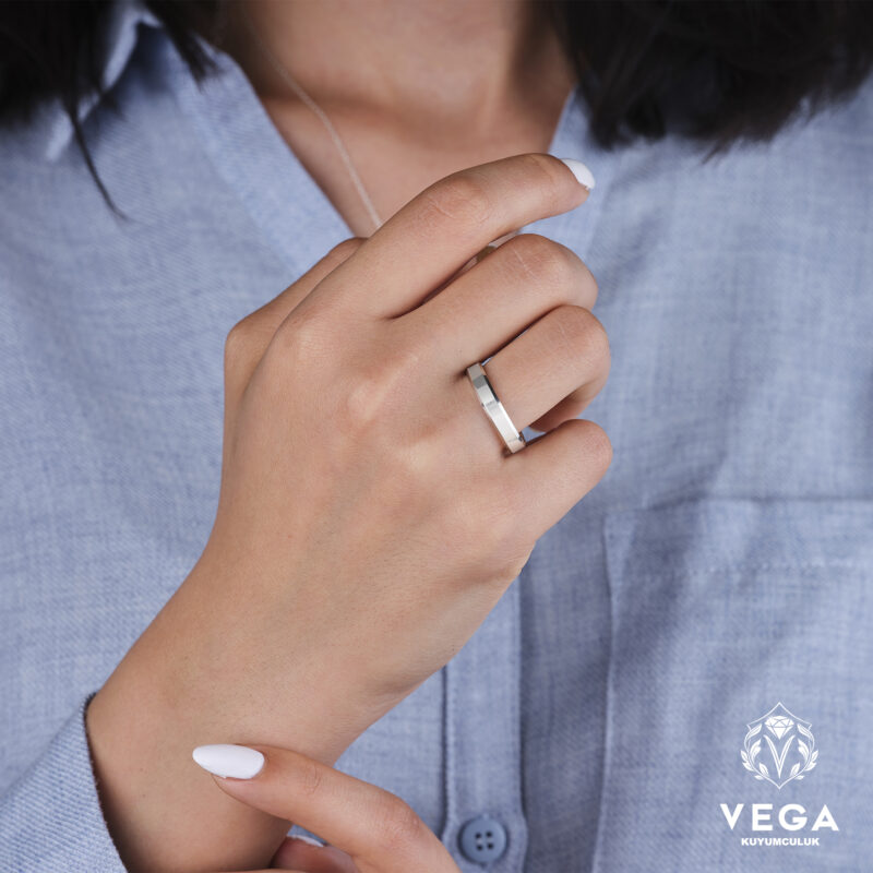 Dora  Model 4mm Alyans