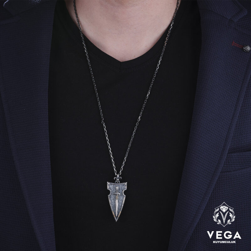 Kılıç Kalkan Kolye