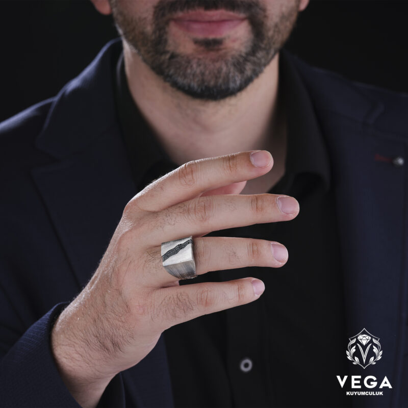 Zirkon Taşlı Gümüş Yüzük