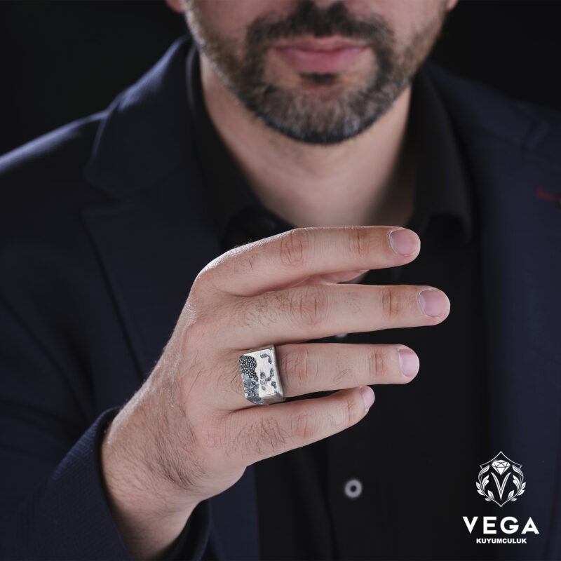 Taşlı Duvar Desenli Gümüş Yüzük