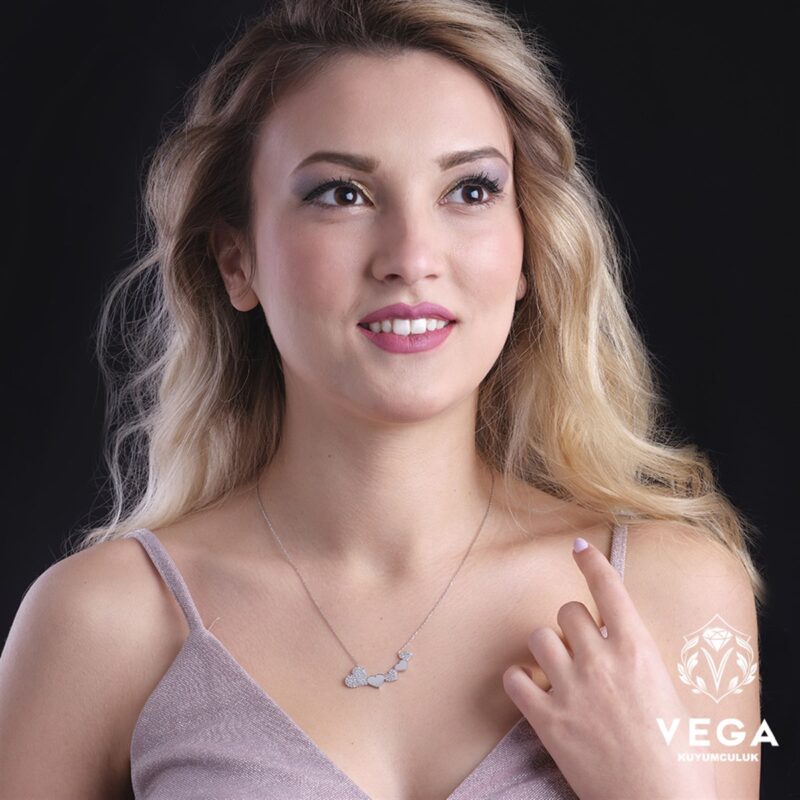 Beşli Kalp Kadın Kolye Modeli