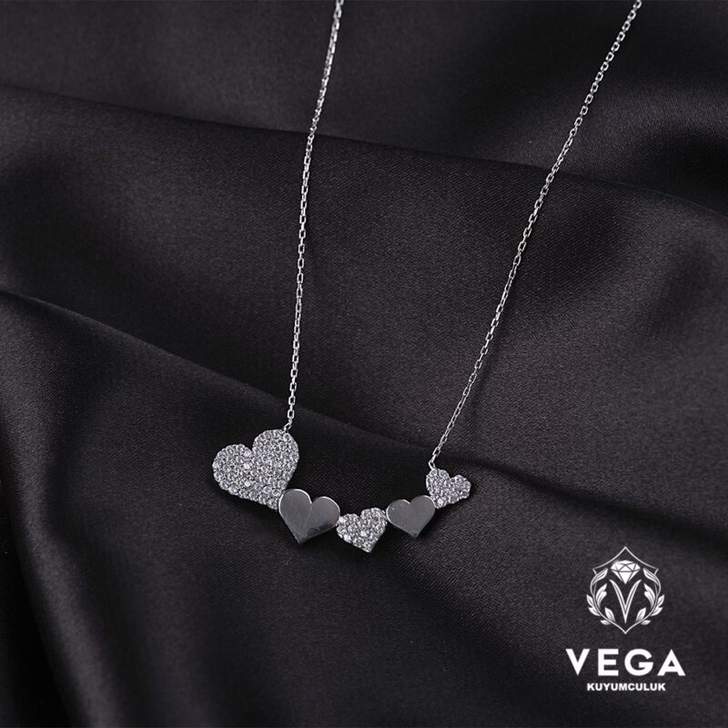 Beşli Kalp Kadın Kolye Modeli