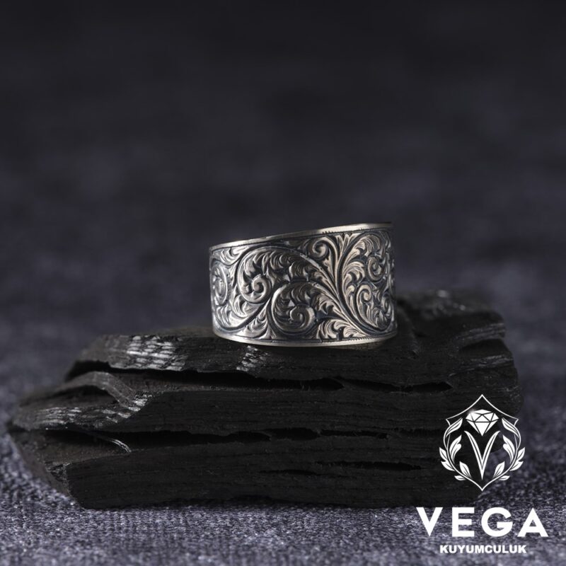 Gravür İşlemeli Gümüş Erkek Yüzük