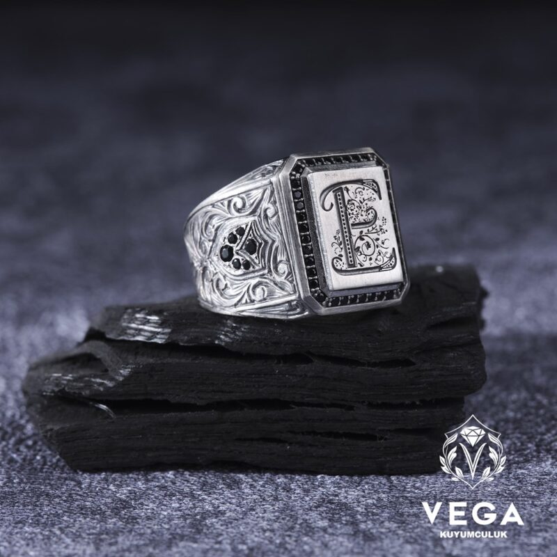 Harfli Gümüş Erkek Yüzük Modeli