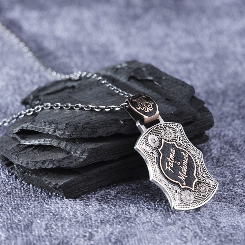 İsimli ve Etrafı Sureli Gümüş Kolye Modeli