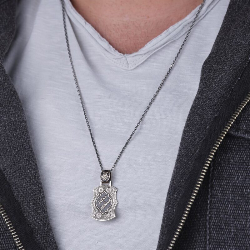 İsimli ve Etrafı Sureli Gümüş Kolye Modeli