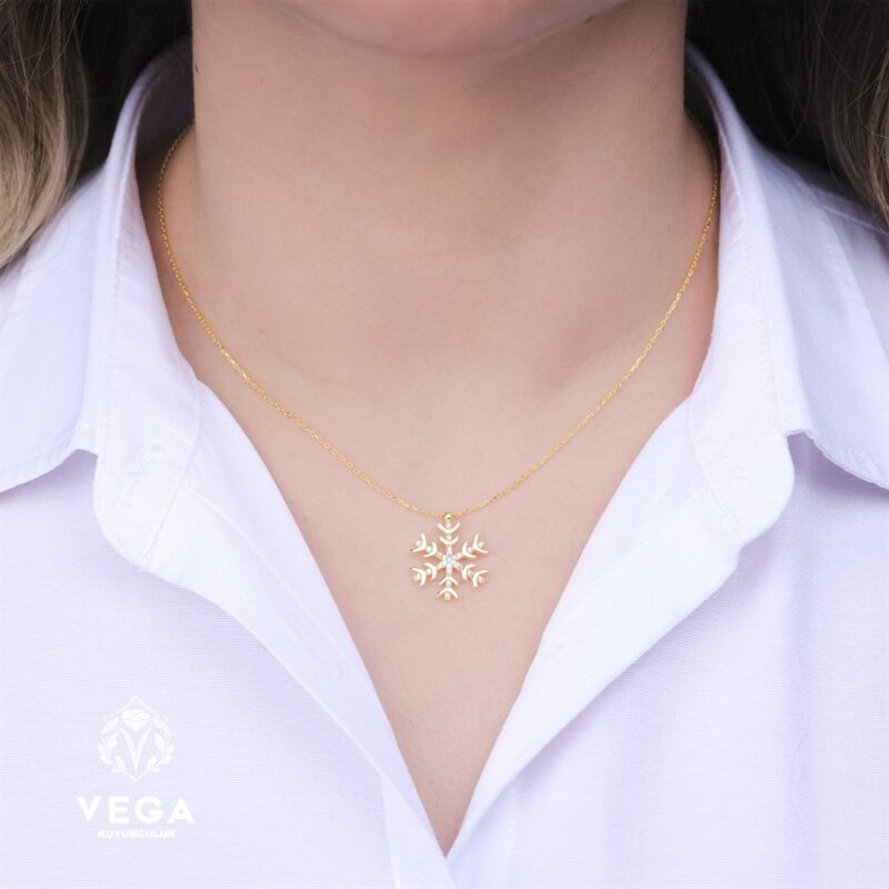Kar Tanesi Gümüş Altın Kaplama Kadın Kolye Modeli