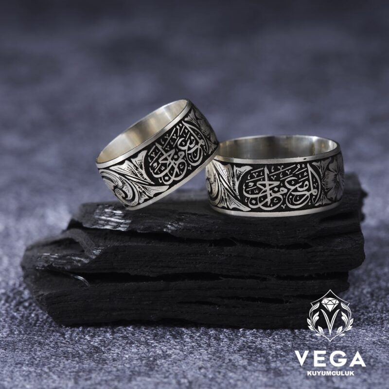 kisi-sevdigiyle-beraberdir-gumus-alyan-db-059.jpeg Kişi Sevdiğiyle Beraberdir Gümüş Alyans Yüzük Modeli