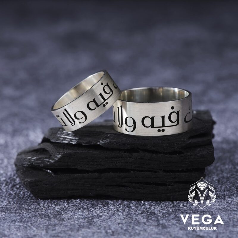 Kufi Sanatıyla Eş İsimleri Yazılı Gümüş Alyans