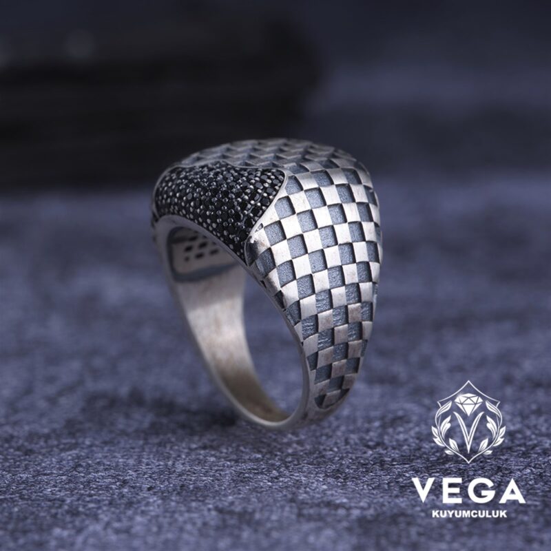 Mikro Taşlı Dama Gümüş Erkek Yüzük