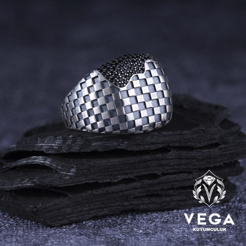 Mikro Taşlı Dama Gümüş Erkek Yüzük