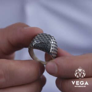 Mikro Taşlı Dama Gümüş Erkek Yüzük