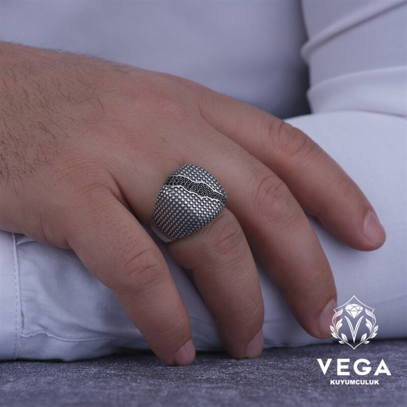 mikron-tasli-spor-gumus-erkek-yuzuk-104-b7-1-1.jpeg Mikron Taşlı Spor Gümüş Erkek Yüzük