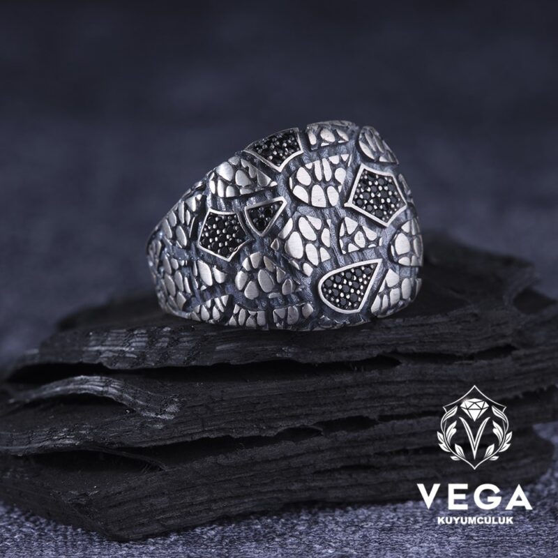 mikron-tasli-spor-gumus-erkek-yuzuk-88-429-1.jpeg Mikron Taşlı Spor Gümüş Erkek Yüzük