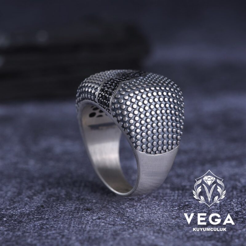 mikron-tasli-spor-gumus-erkek-yuzuk-c-8804-1-1.jpeg Mikron Taşlı Spor Gümüş Erkek Yüzük