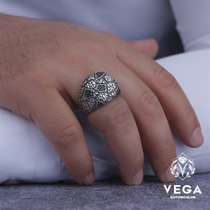 mikron-tasli-spor-gumus-erkek-yuzuk-e5-7da-1-1.jpeg Mikron Taşlı Spor Gümüş Erkek Yüzük