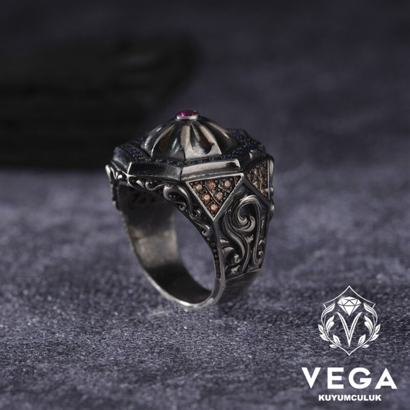 spor-gumus-erkek-yuzuk-modeli-bef5f-1-1.jpeg Sekizgen Piramit Mikro Taşlı Yüzük