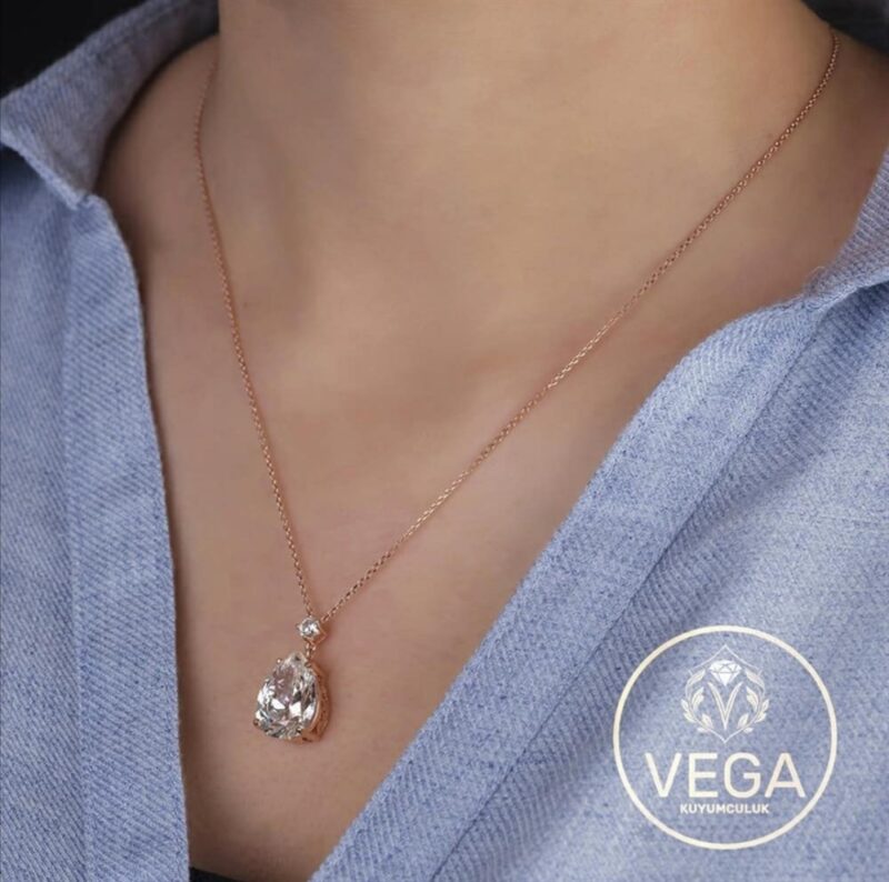 tasli-gumus-kadin-kolye-modeli-c66521.jpeg Taşlı Gümüş Kadın Kolye Modeli