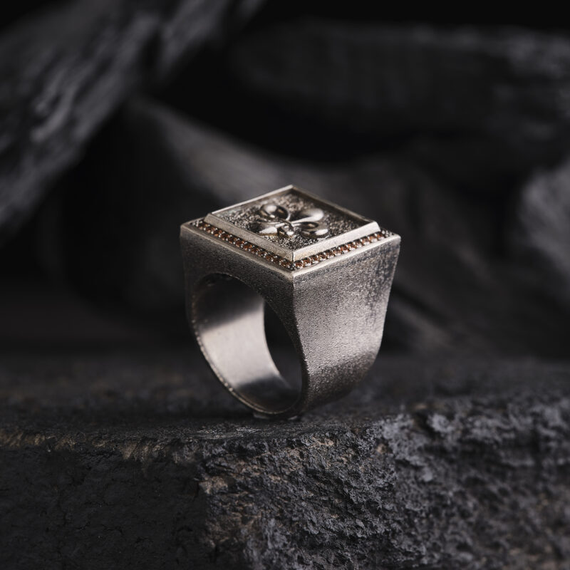 vega-kuyumculuk8678-copy.jpg Kare Mikro Taşlı Zambak Çiçeği Modeli