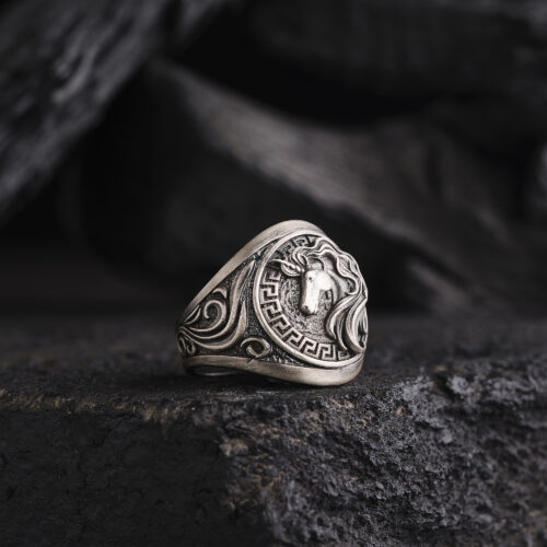 At Figürlü Erkek Yüzük Modeli