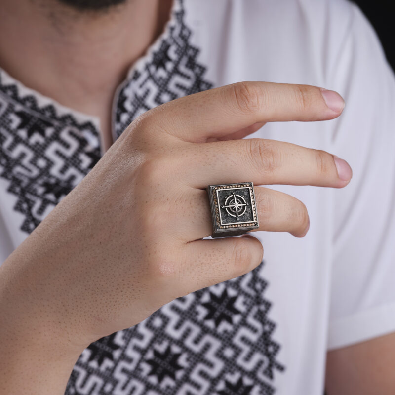 vega-kuyumculuk8930-copy.jpg Kare Mikro Taşlı Pusula Modeli