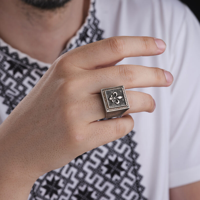 vega-kuyumculuk8936-copy.jpg Kare Mikro Taşlı Zambak Çiçeği Modeli