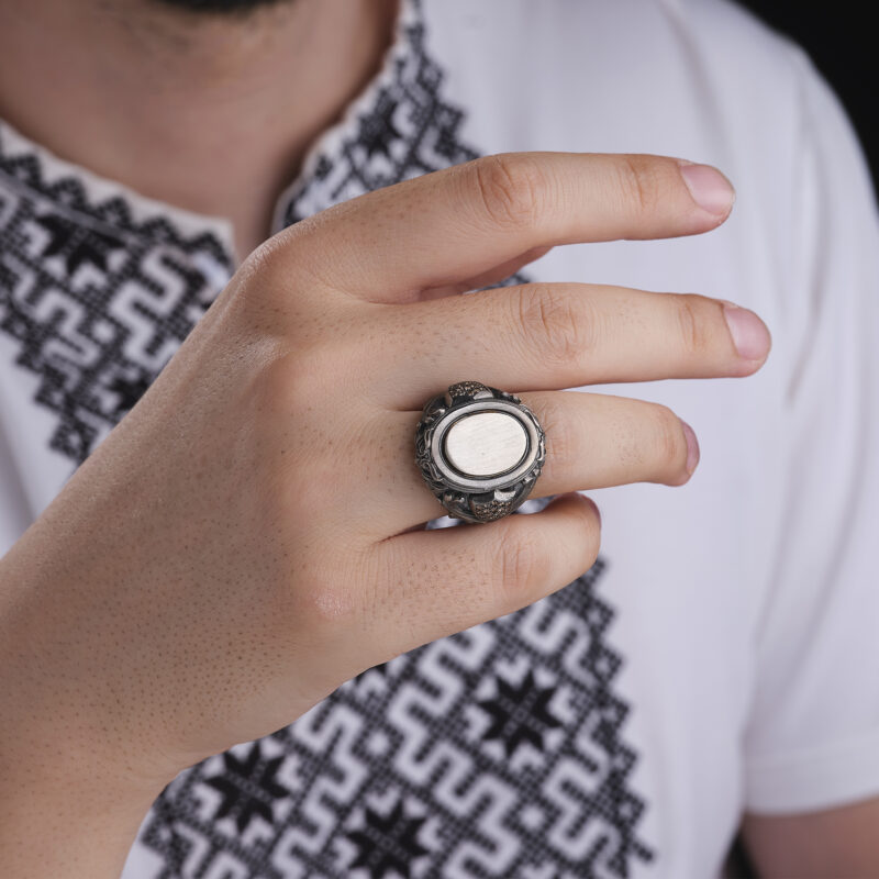 Kalkan Desenli Yüzük Modeli