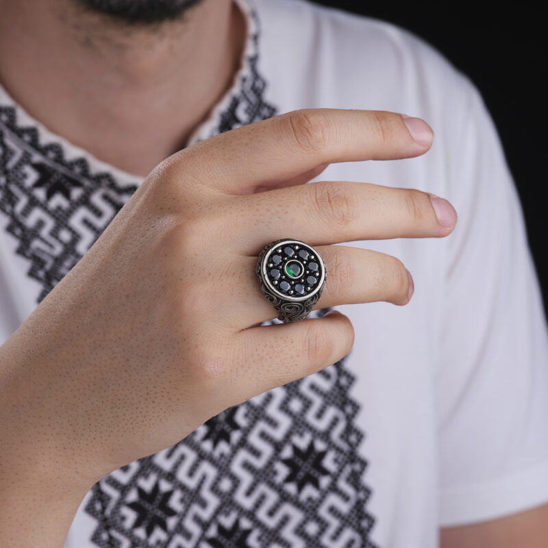 vega-kuyumculuk8947-copy.jpg Zirkon Yeşil Taşlı Yüzük Modeli