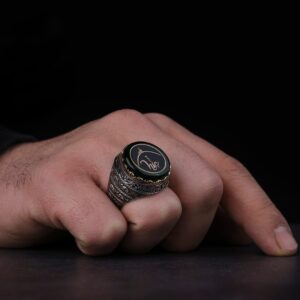 vegakuyumculuk_447645103_334548743008724_6504509024631357738_n.jpg Yeşil Taşlı Hiç Modeli