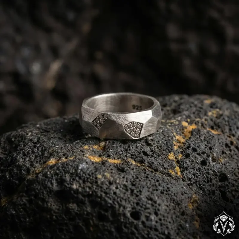 1 Mikro Strin Taşlı Gümüş Yüzük