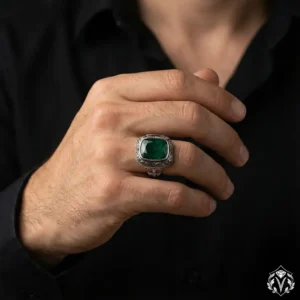 Kök Zümrüt Taşlı El Gravürlü Gümüş Yüzük