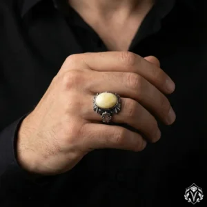 Damla Kehribar Taşlı Gravür İşlemeli Gümüş Yüzük