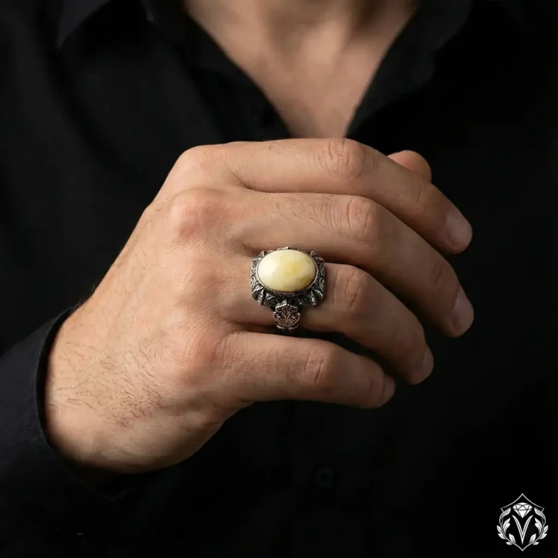 Damla Kehribar Taşlı Gravür İşlemeli Gümüş Yüzük