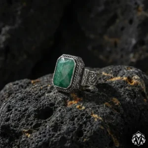 Kök Zümrüt Taşlı Gravür İşlemeli Gümüş Yüzük