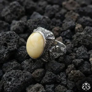 Damla Kehribar Taşlı Gravür İşlemeli Gümüş Yüzük