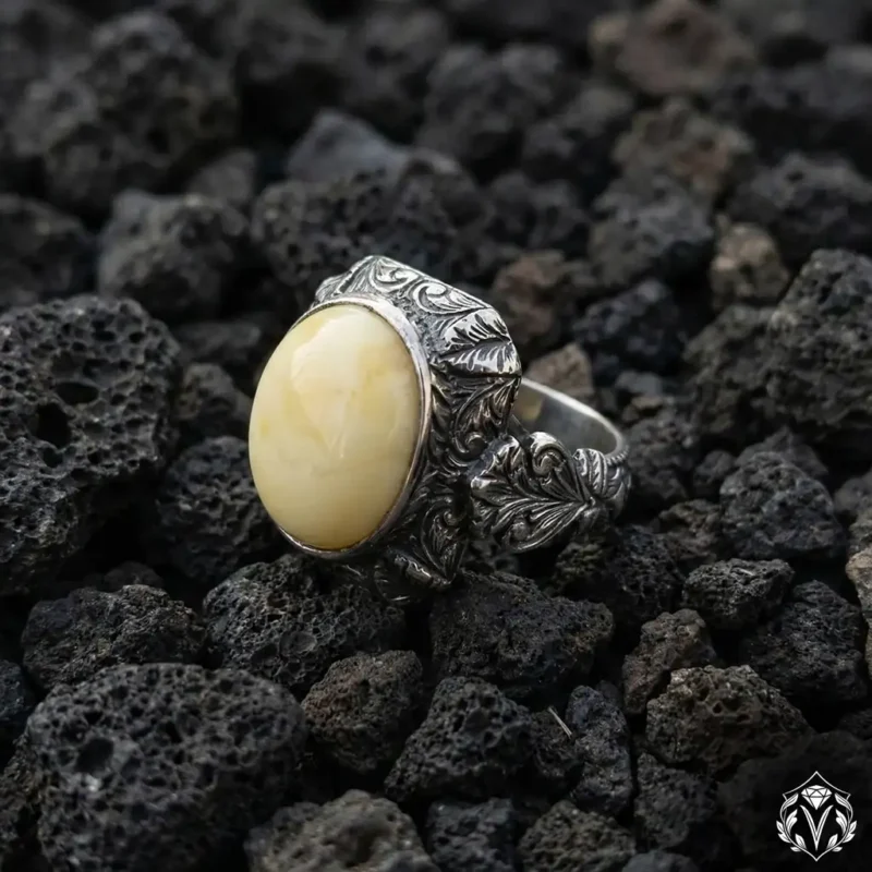 Damla Kehribar Taşlı Gravür İşlemeli Gümüş Yüzük