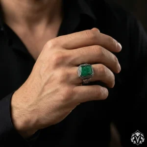 Kök Zümrüt Taşlı Gravür İşlemeli Gümüş Yüzük