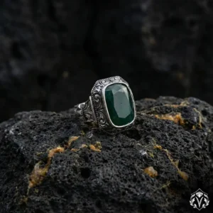 Kök Zümrüt Taşlı El Gravürlü Gümüş Yüzük