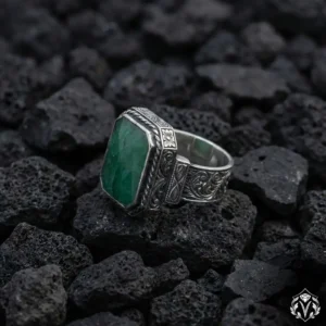 Kök Zümrüt Taşlı Gravür İşlemeli Gümüş Yüzük