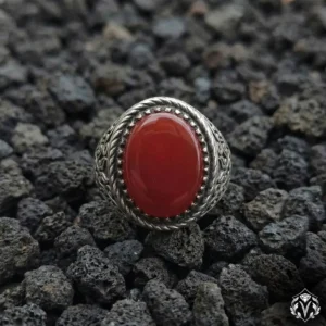 Kırmızı Akik Taşlı Gravürlü Gümüş Yüzük